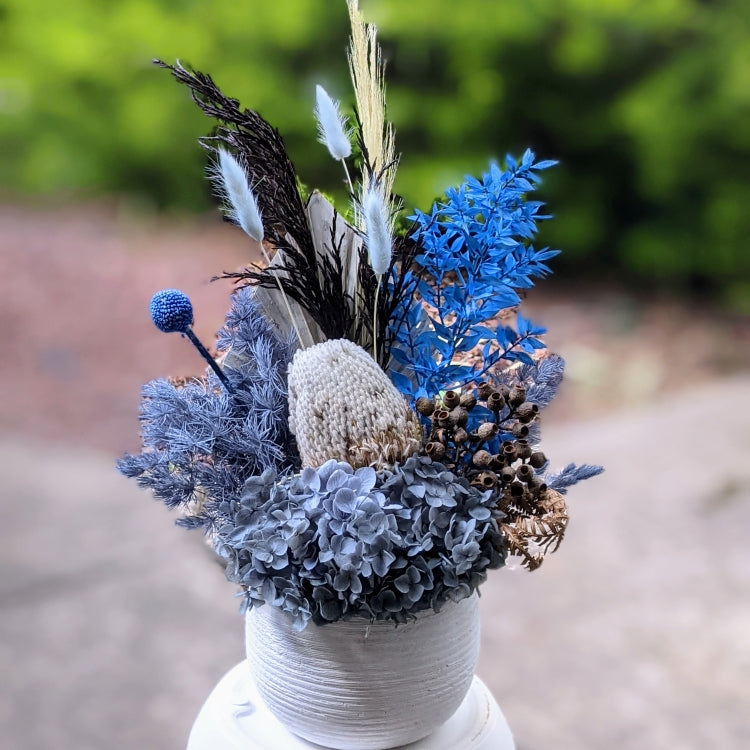 Beau - Small Everlasting Blue Dried Arrangement – Ollie's Blooms & Plants