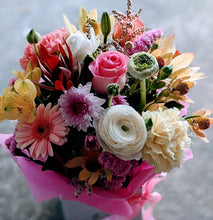 Load image into Gallery viewer, Joyce - Bright Box All Round Arrangement