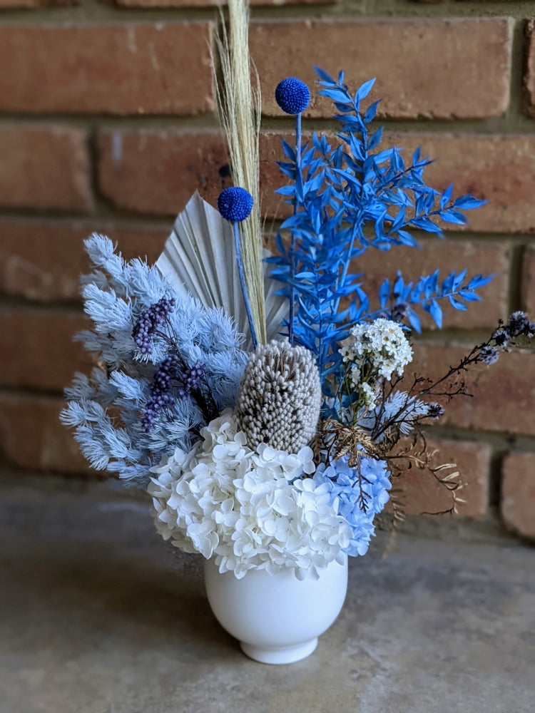 Dried Blue and white floral arrangement  Blue flower arrangements, White  floral arrangements, Dried flower bouquet