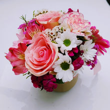 Load image into Gallery viewer, Emma - Pink &amp; White All Round Arrangement in Robert Gordon Australia Field Day Mug
