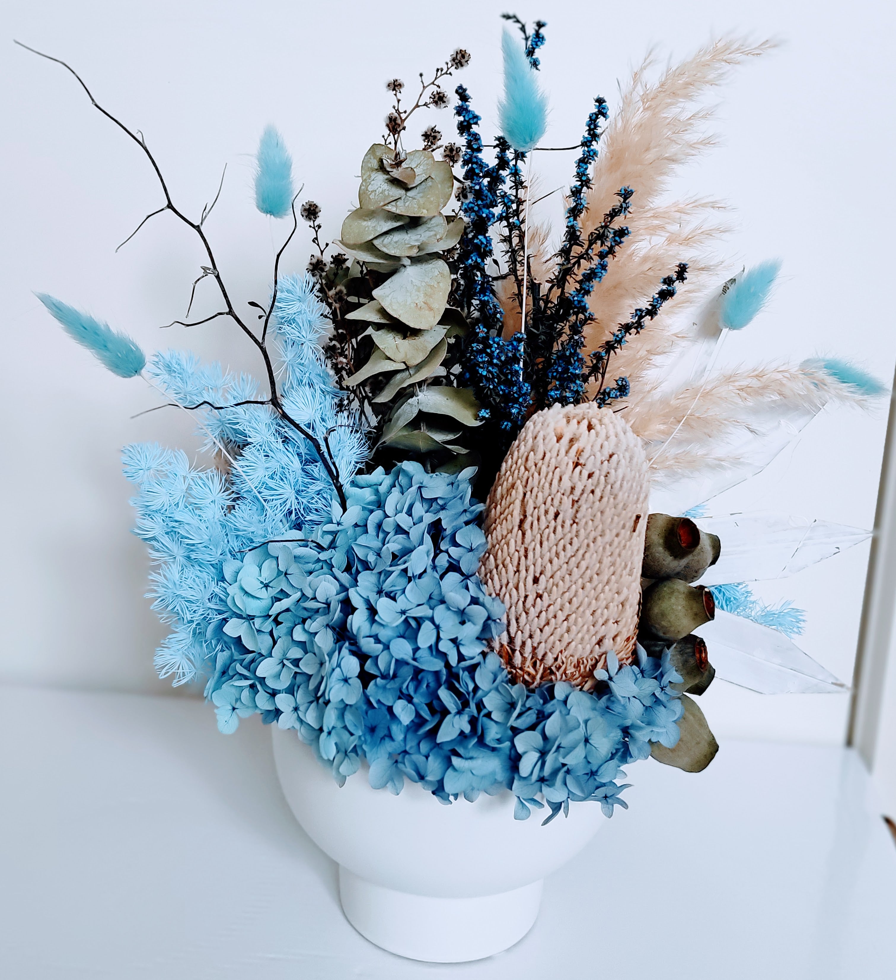 Taylor - All round Everlasting Blue White & Neutral Dried Arrangement