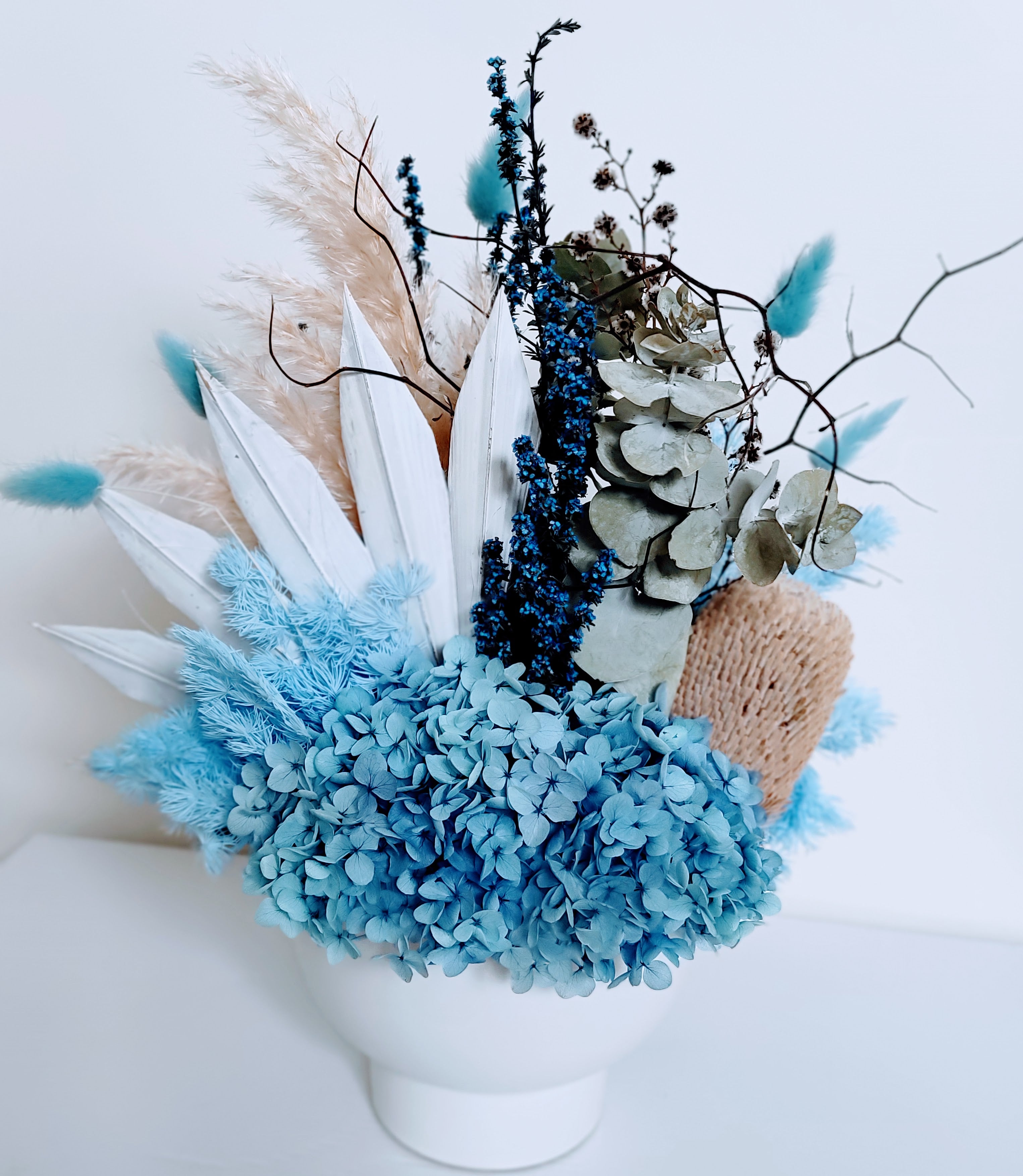 Taylor - All round Everlasting Blue White & Neutral Dried Arrangement