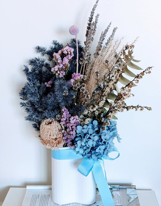Beau - Small Everlasting Blue Dried Arrangement – Ollie's Blooms & Plants
