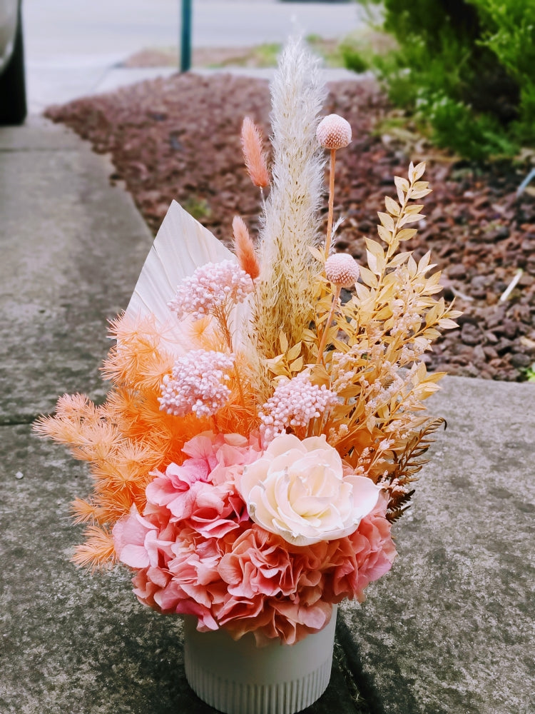 Pevita - Small Everlasting Pink Peach Dried Arrangement