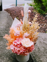 Load image into Gallery viewer, Pevita - Small Everlasting Pink Peach Dried Arrangement

