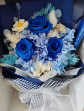Load image into Gallery viewer, Royalle - Everlasting Dried Arrangement with Blue Roses &amp; Hydrangea in Box Bag
