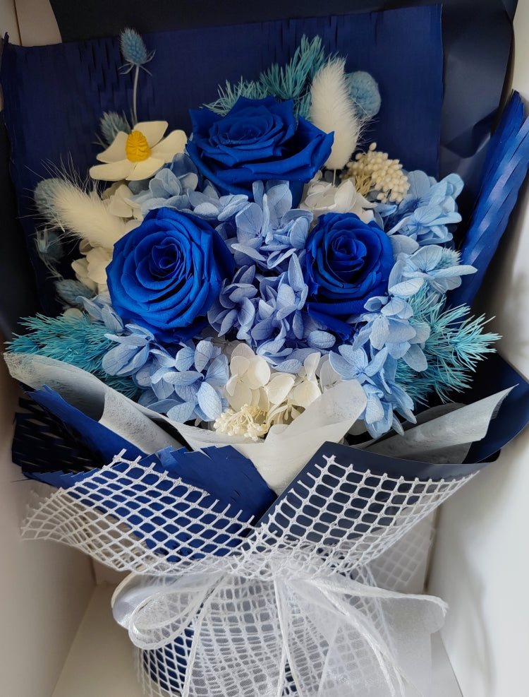 Royalle - Everlasting Dried Arrangement with Blue Roses & Hydrangea in Box Bag
