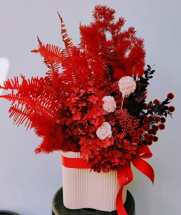 Valen Lunar - Modern Elegant Red Rustic Everlasting Dried Arrangement in Blush Vase