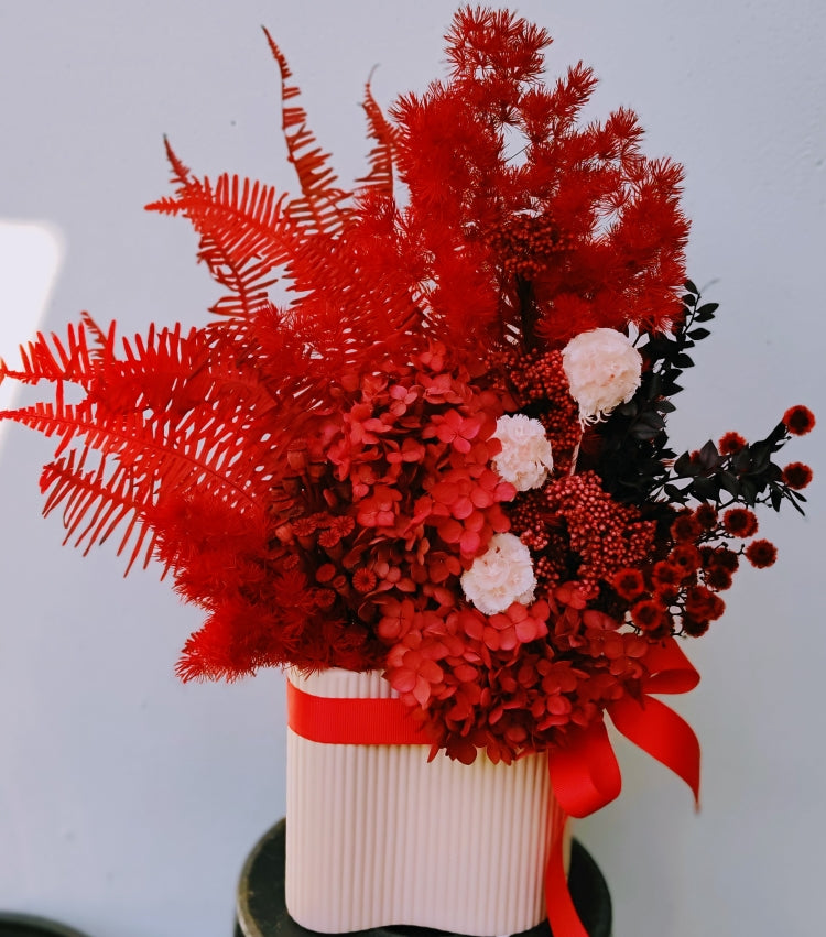 Valen Lunar - Modern Elegant Red Rustic Everlasting Dried Arrangement in Blush Vase