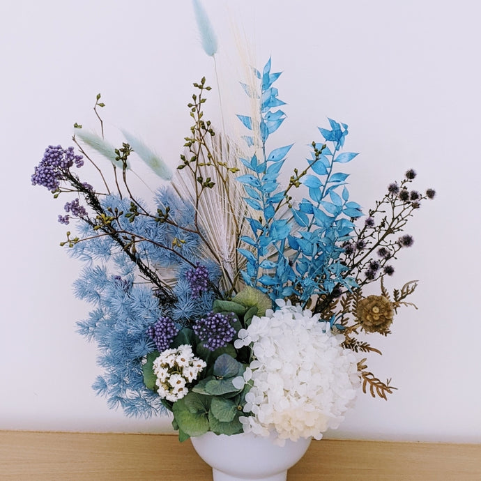 Beau - Small Everlasting Blue Dried Arrangement – Ollie's Blooms & Plants